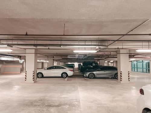 9000 sqm office in As Suwaidi 1