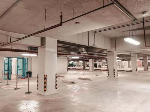 9000 sqm office in As Suwaidi 2