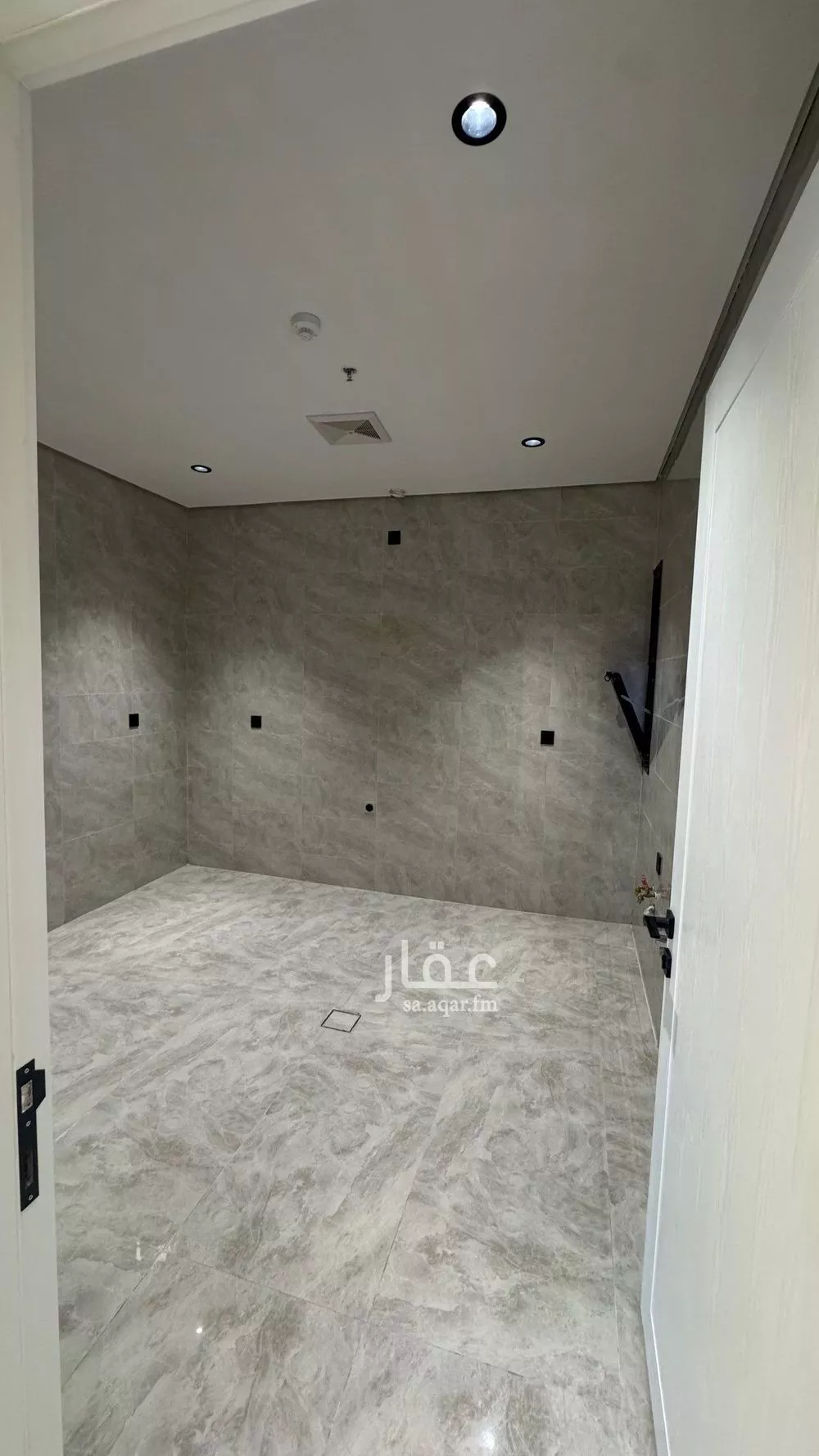 3 bedroom apartment in Al Hamra 8