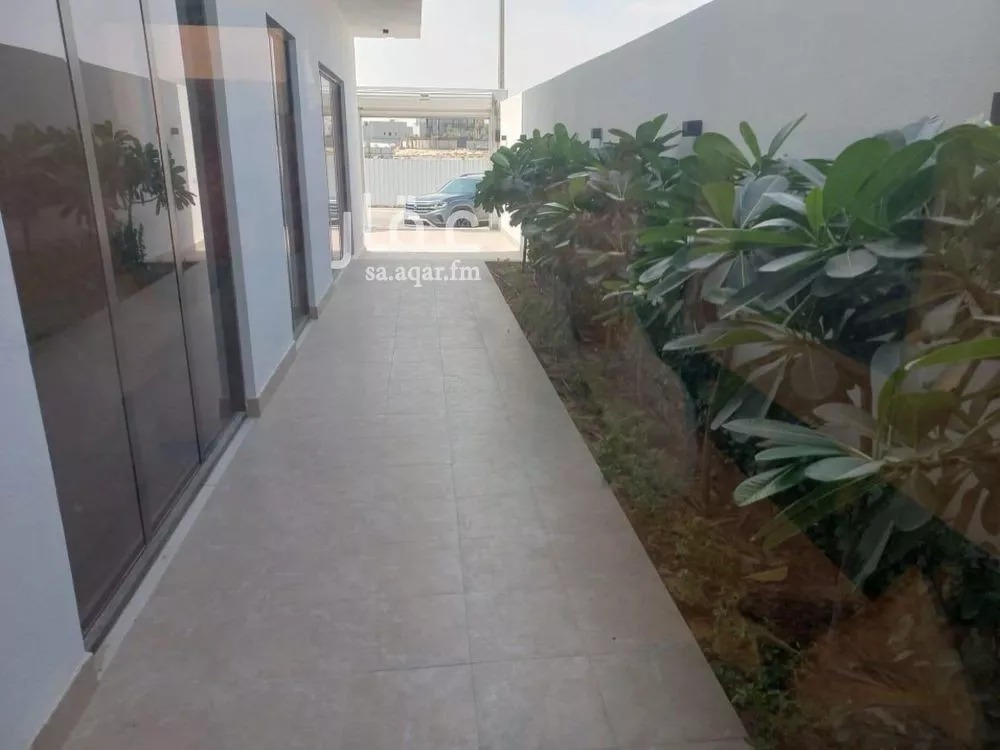 4 bedroom villa in Al Bahr 8