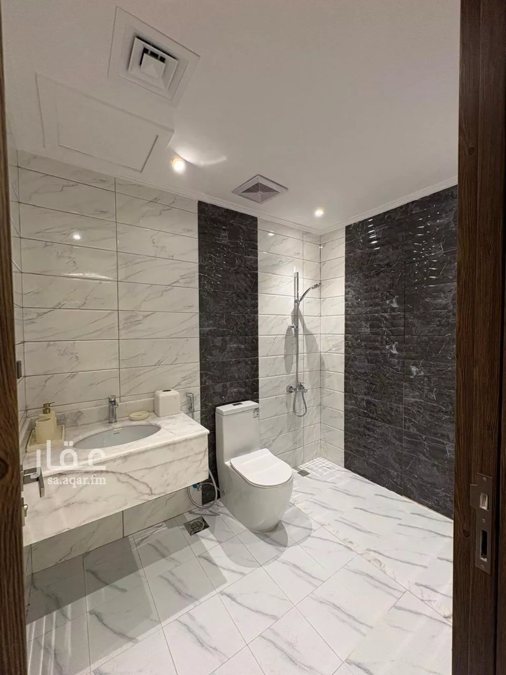 5 bedroom apartment in Al Bandariyah 12