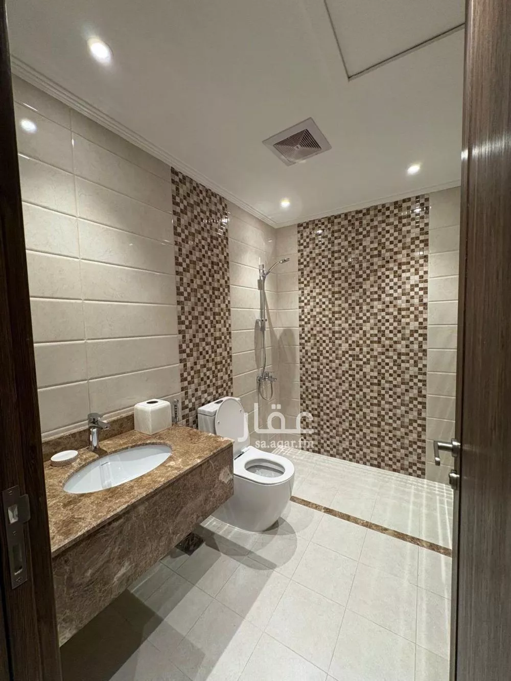 5 bedroom apartment in Al Bandariyah 10