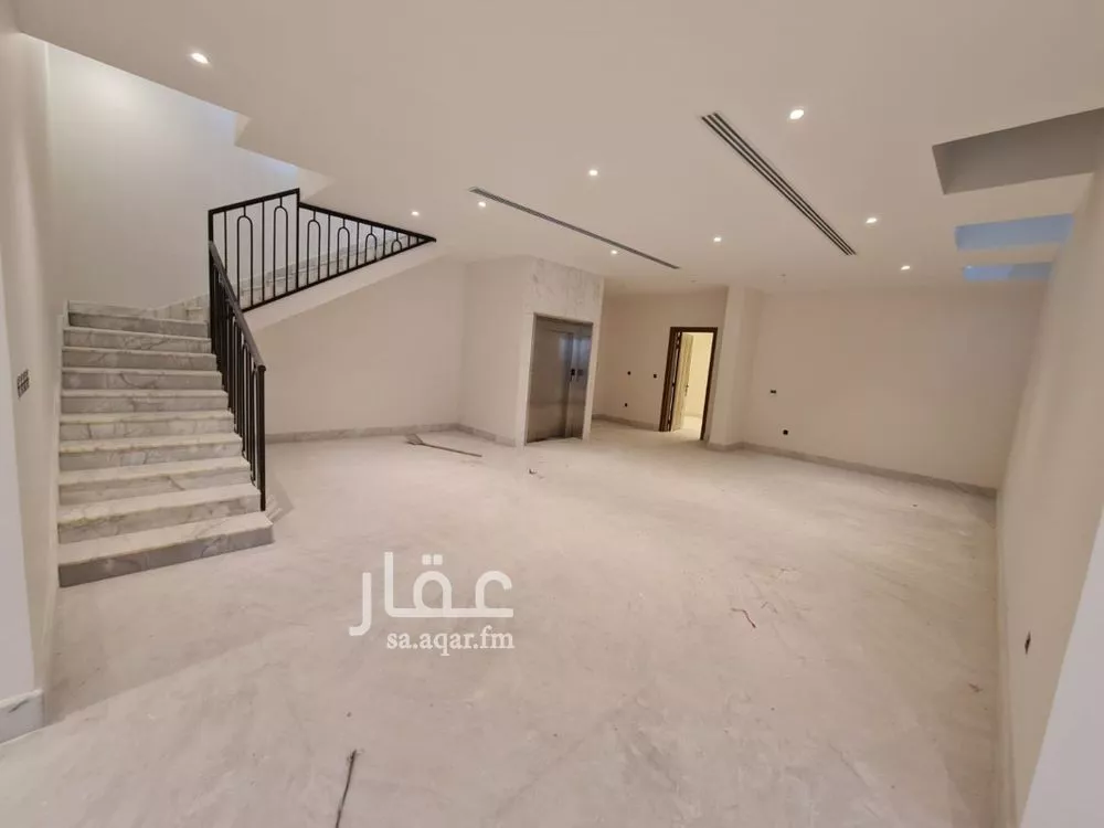 6 bedroom villa in Al Hizam Al Akhdar 2