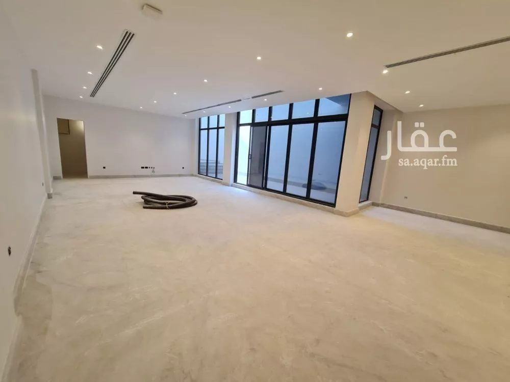 6 bedroom villa in Al Hizam Al Akhdar 8