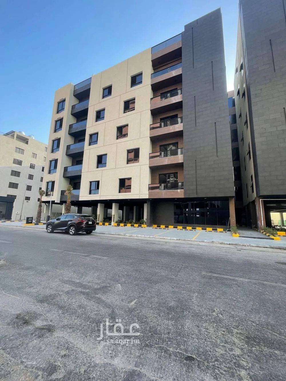33 bedroom apartment in Al Bandariyah 3