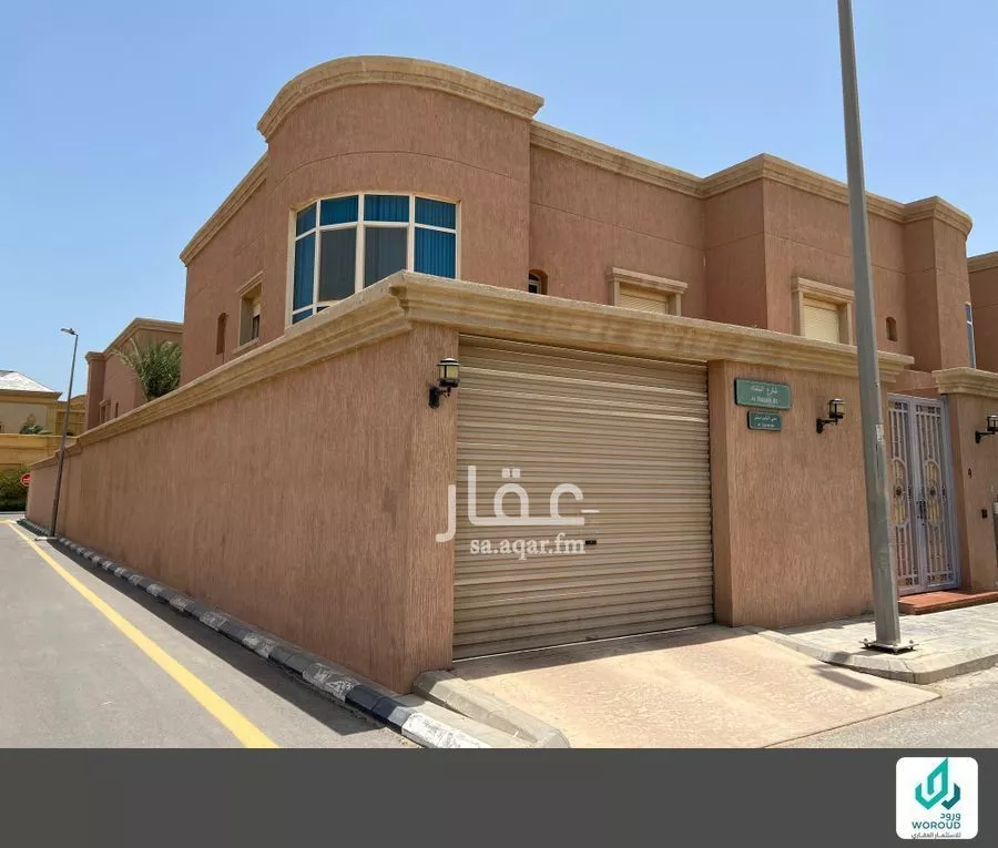 فيلا 4 غرف في الكورنيش 3