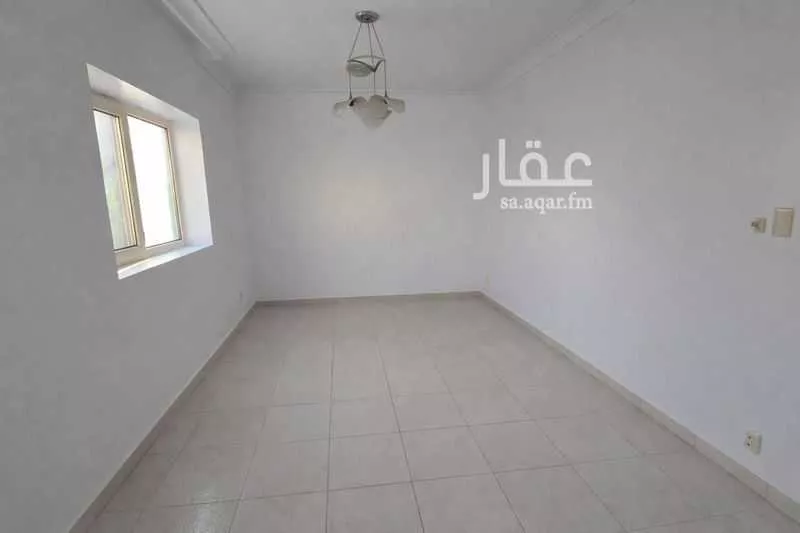 فيلا 7 غرف في الكورنيش 9