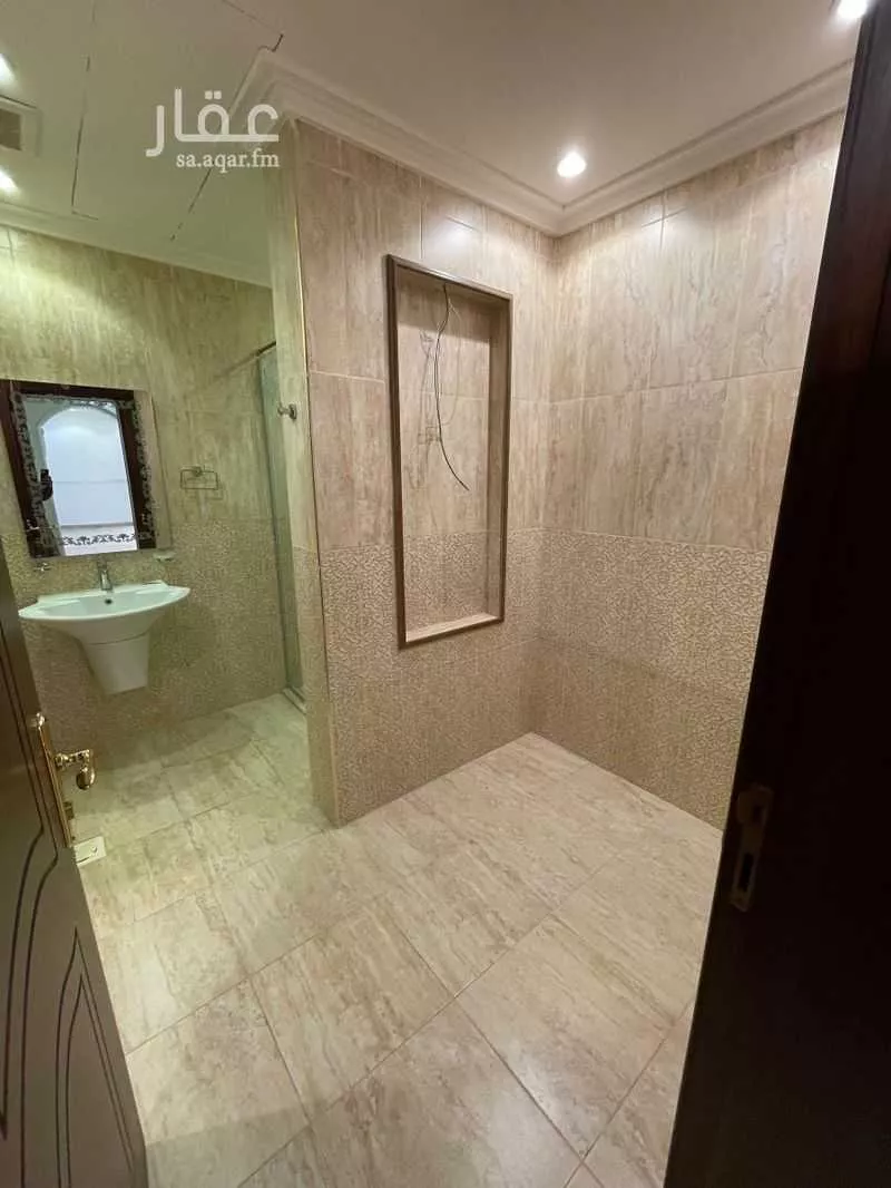 5 bedroom villa in Ar Rakah Al Janubiyah 17