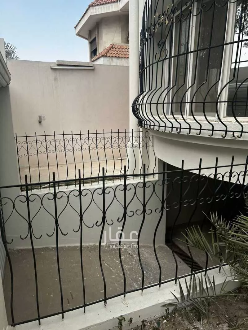 فيلا 4 غرف في البندرية 10