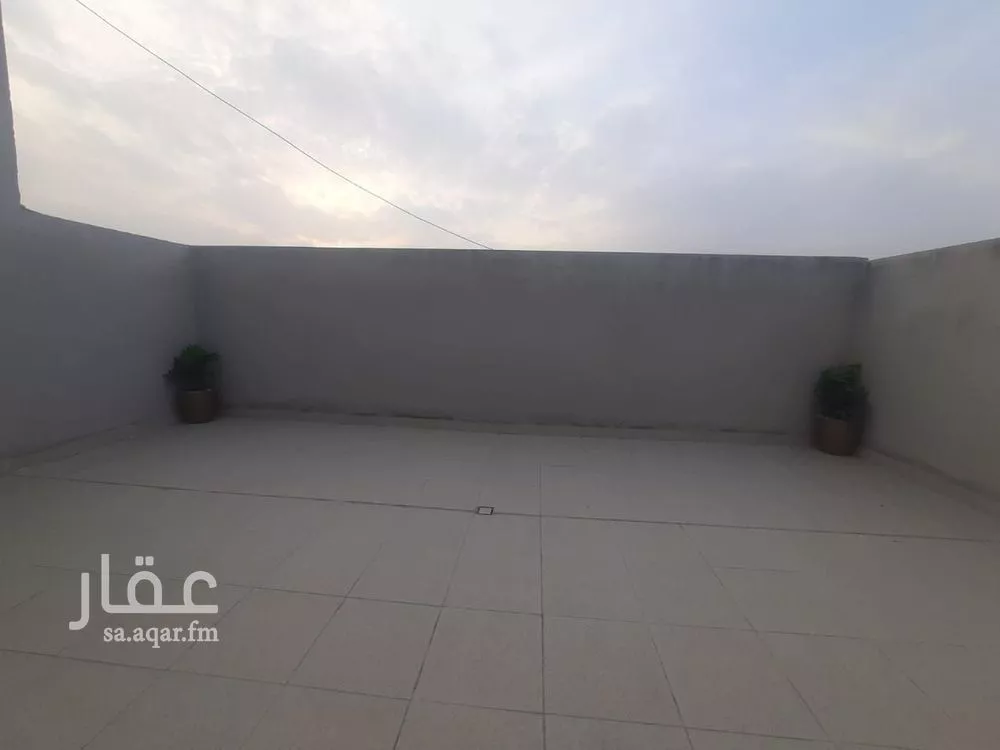 شقة 4 غرف في الحمرا 3