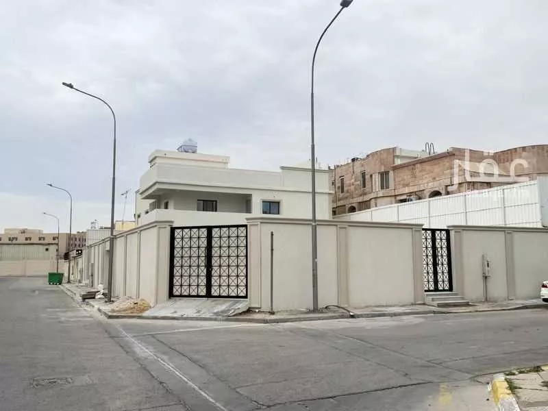 10 bedroom villa in Al Aqrabiyah 3