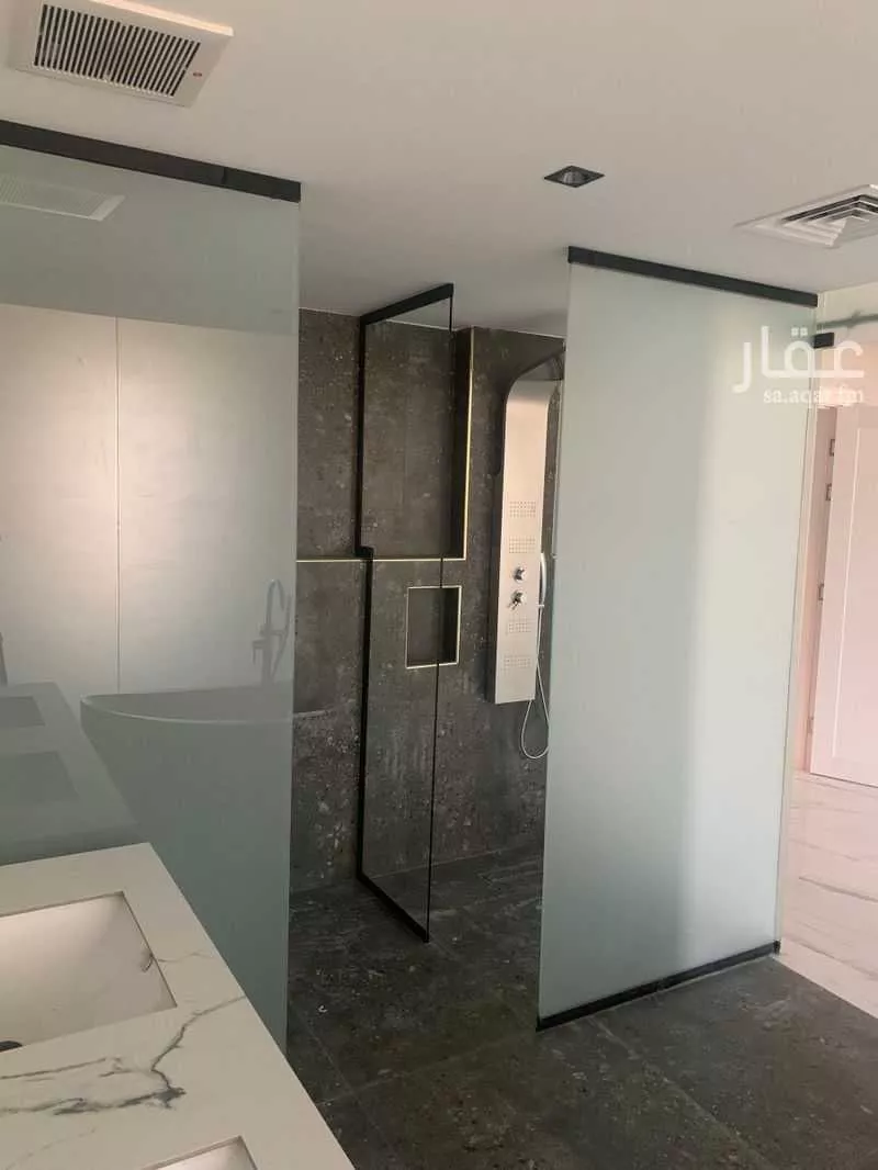 5 bedroom villa in Al Buhairah 6