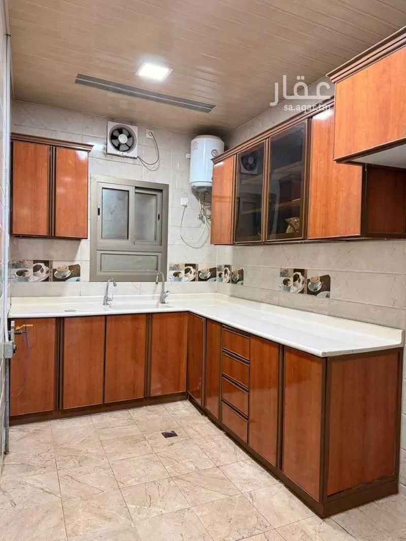 فيلا 5 غرف في العقربية 8