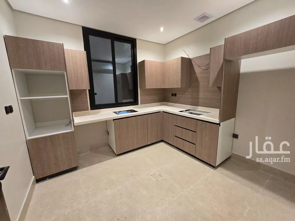 4 bedroom apartment in Al Hamra, Eastern Province 11