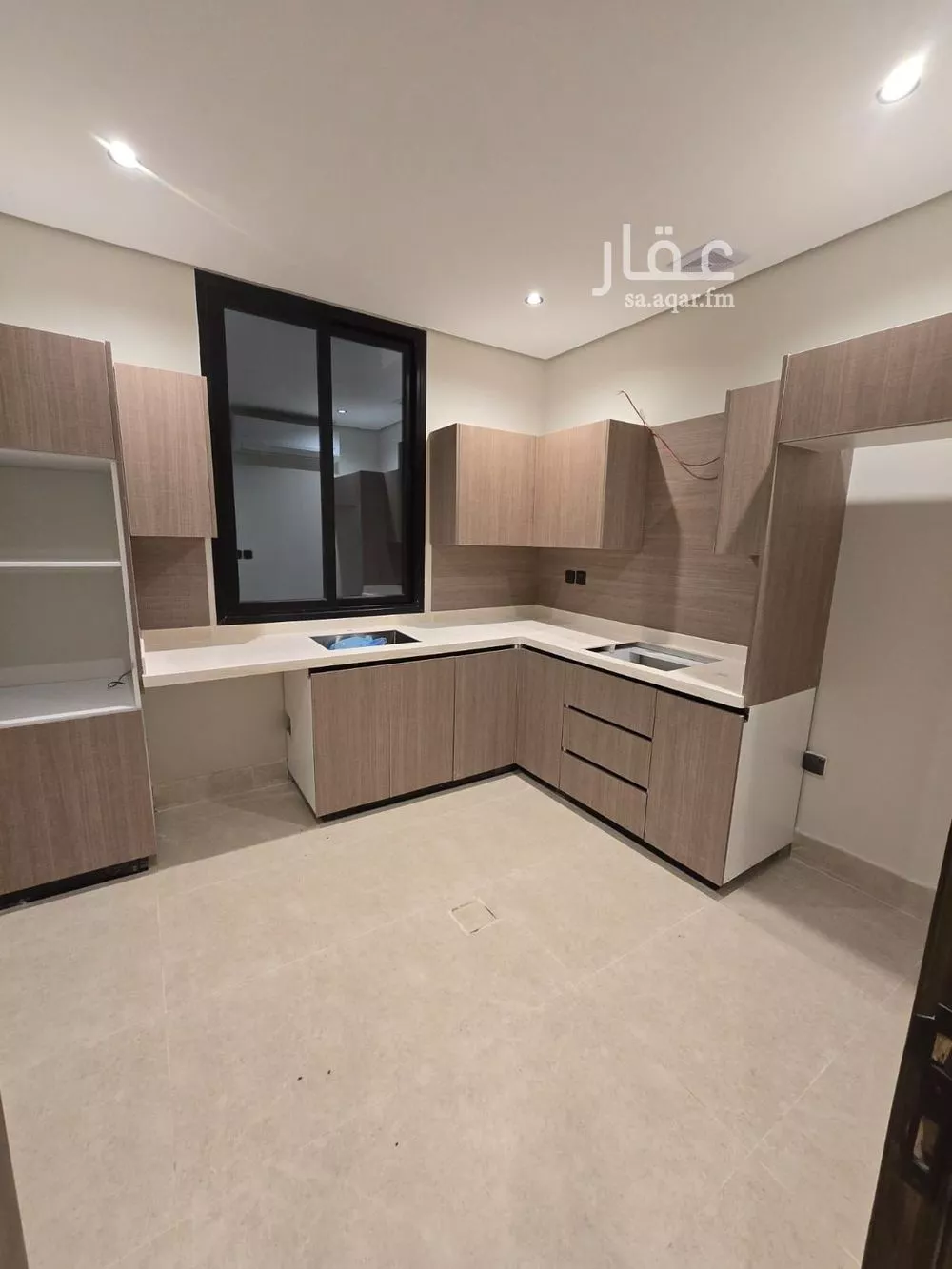 4 bedroom apartment in Al Hamra, Eastern Province 7