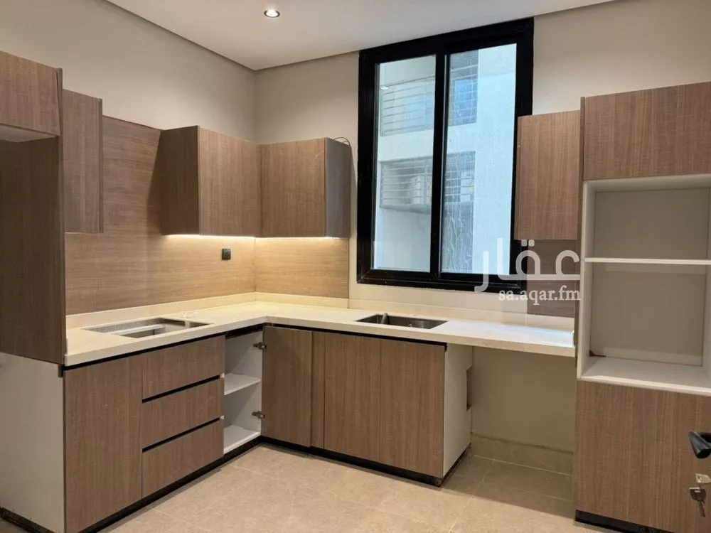 5 bedroom apartment in Al Hamra 8