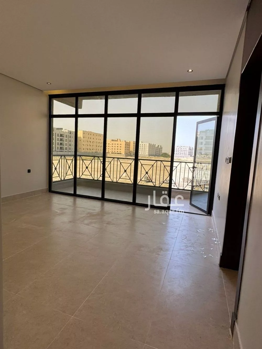 5 bedroom apartment in Al Hamra 9