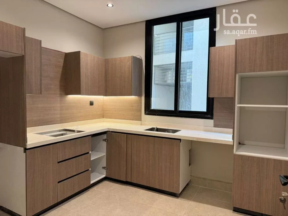 5 bedroom apartment in Al Hamra 9