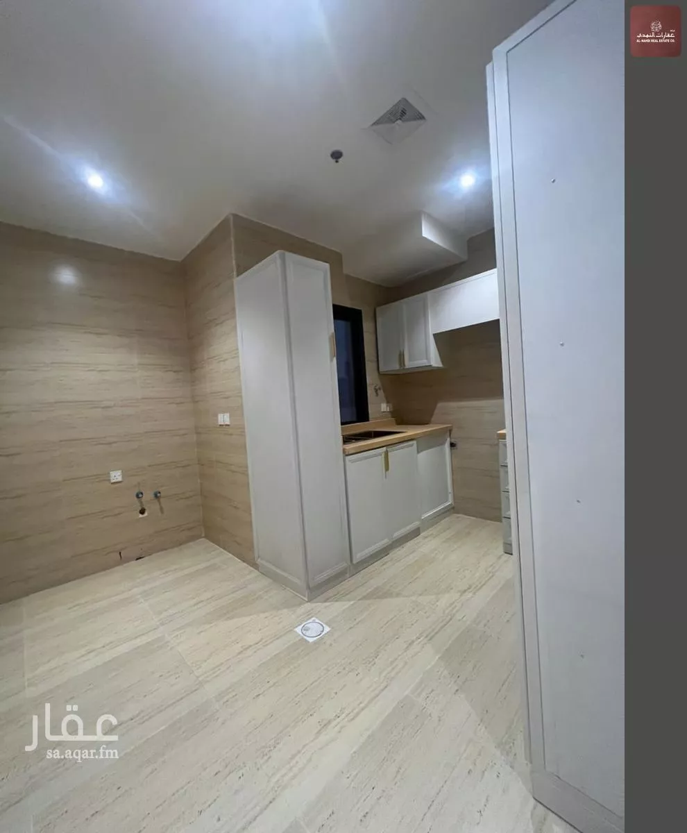 4 bedroom apartment in Al Hamra 8