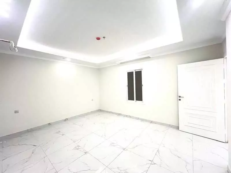 شقة 3 غرف في الحمرا 5
