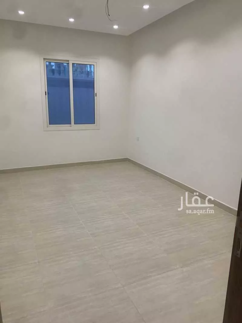 شقة 4 غرف في الحمرا 8