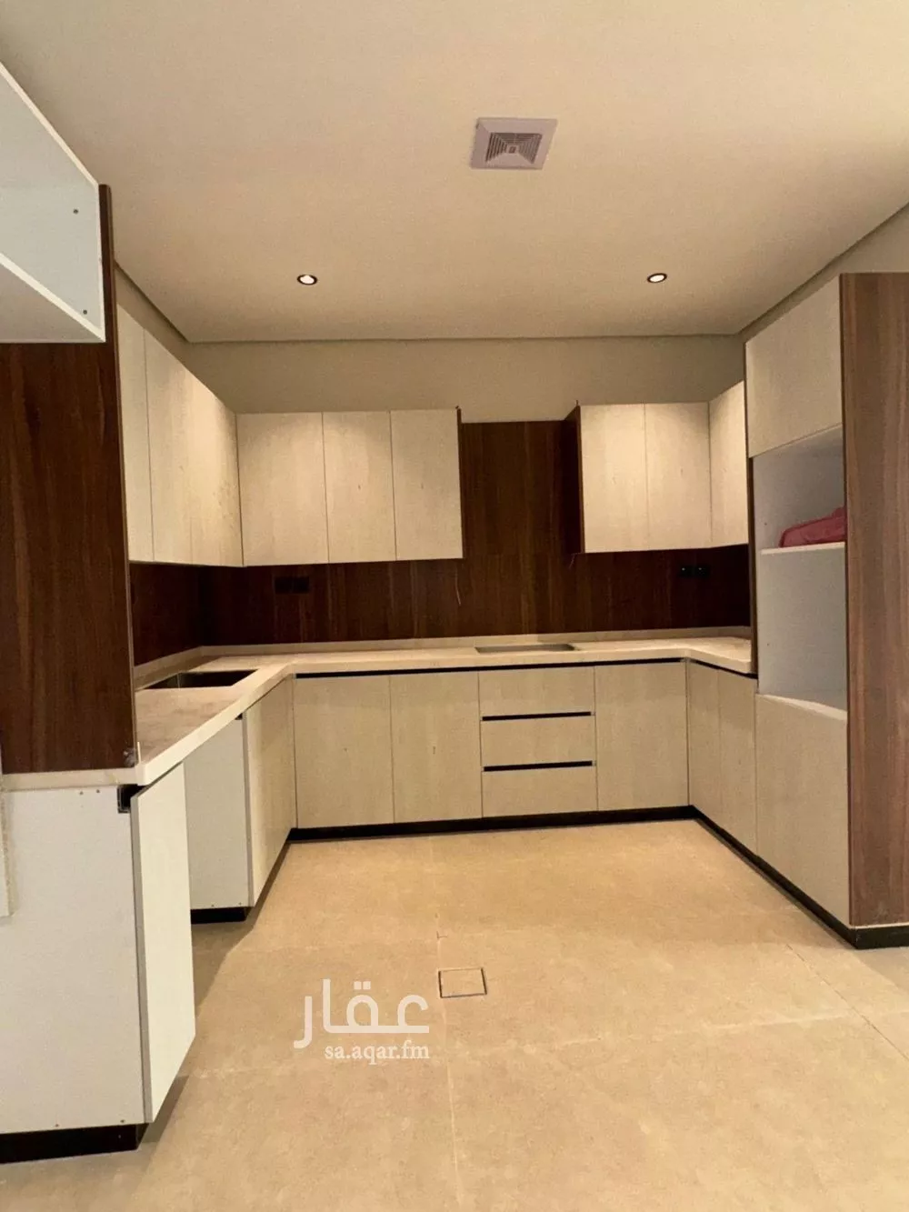 4 bedroom floor in Al Hamra 6