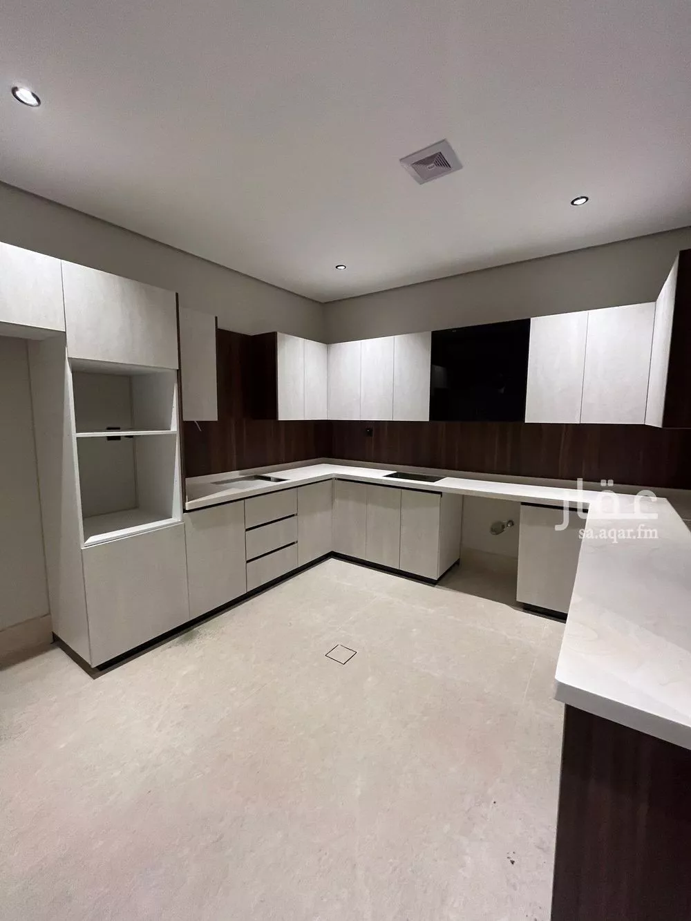 4 bedroom apartment in Al Hamra 6