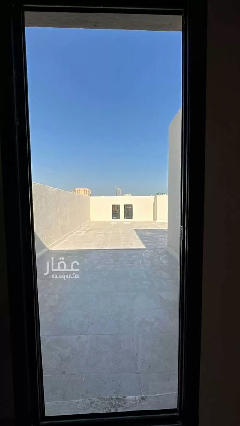 شقة 4 غرف في الحمرا 22