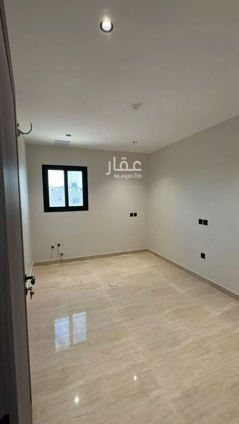 شقة 4 غرف في الحمرا 23
