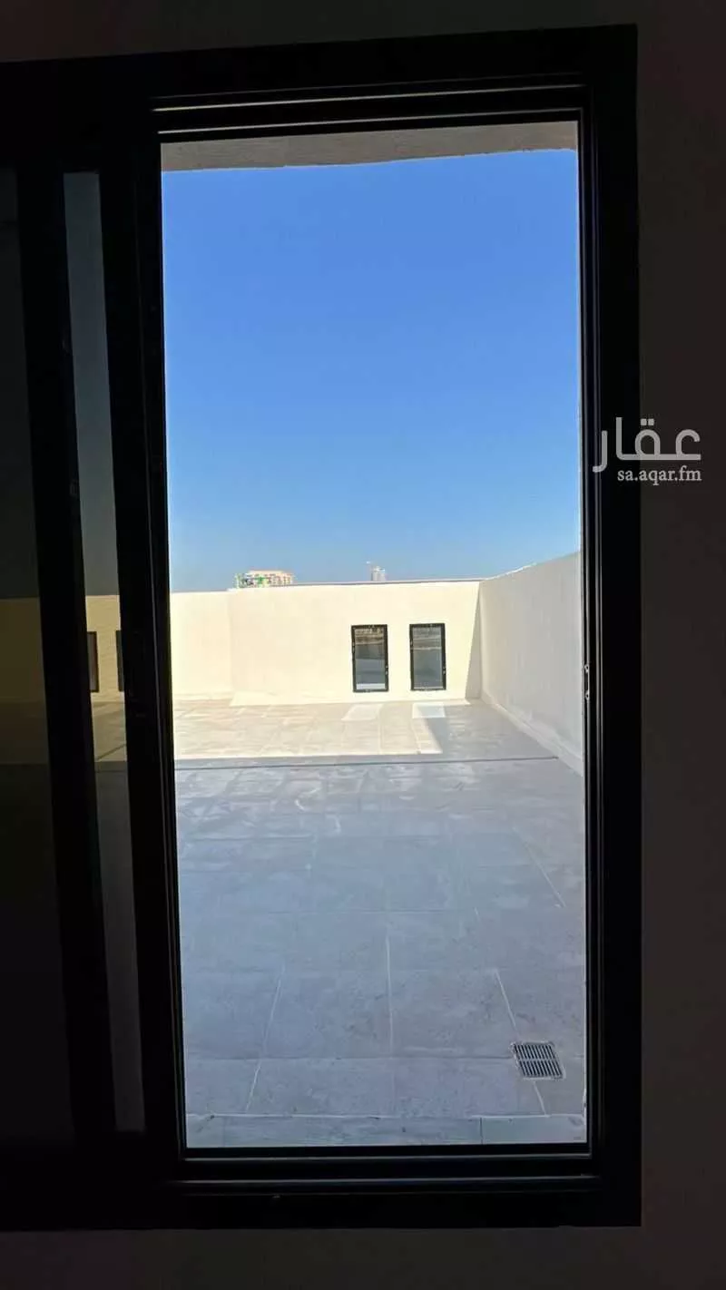شقة 4 غرف في الحمرا 10