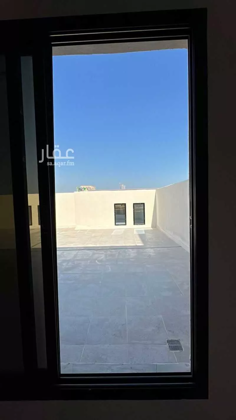 شقة 4 غرف في الحمرا 16