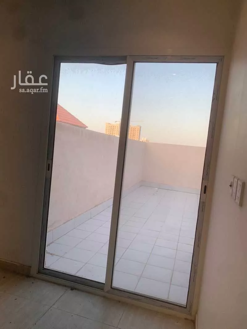 شقة 4 غرف في الحمرا 7