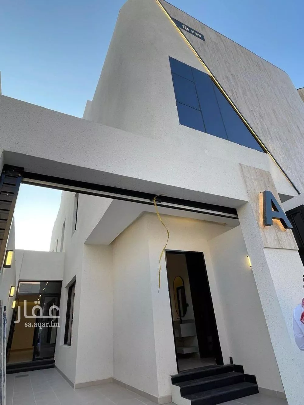 3 bedroom floor in Al Zahrah 9
