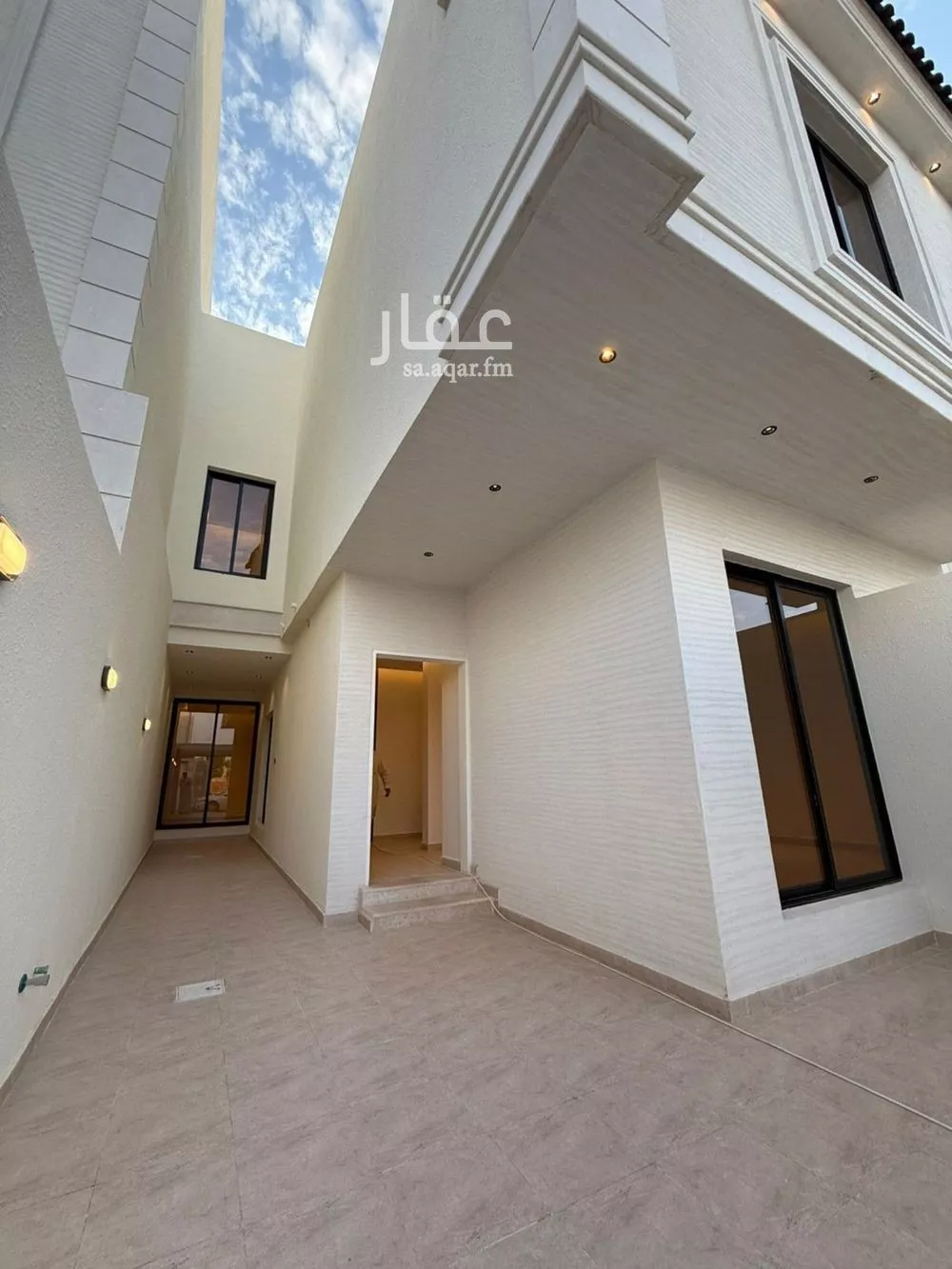 5 bedroom floor in Okaz 9
