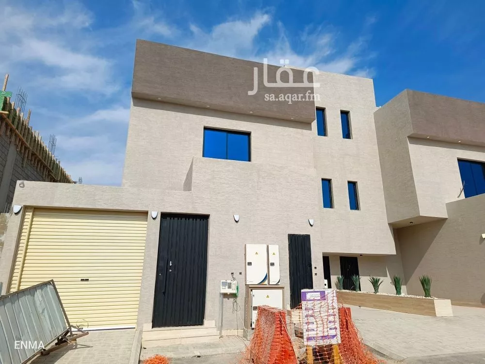 3 bedroom floor in Al Farouq 2