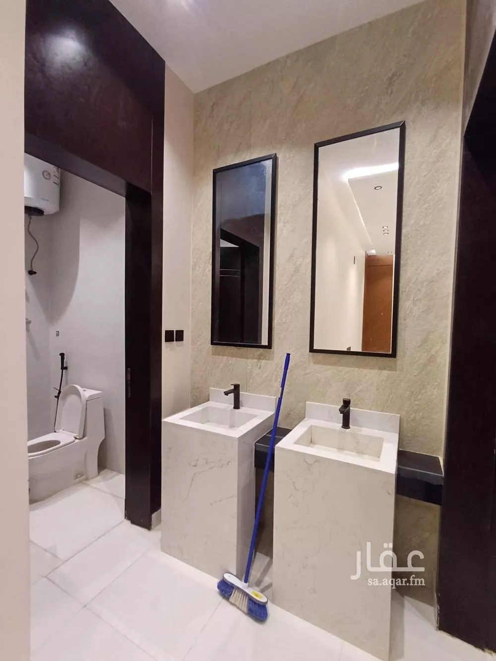 5 bedroom floor in Al Janadriyah 9
