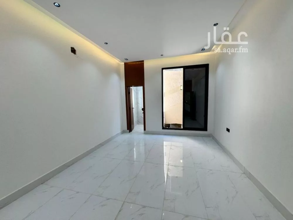 دور 4 غرف في طيبة 10
