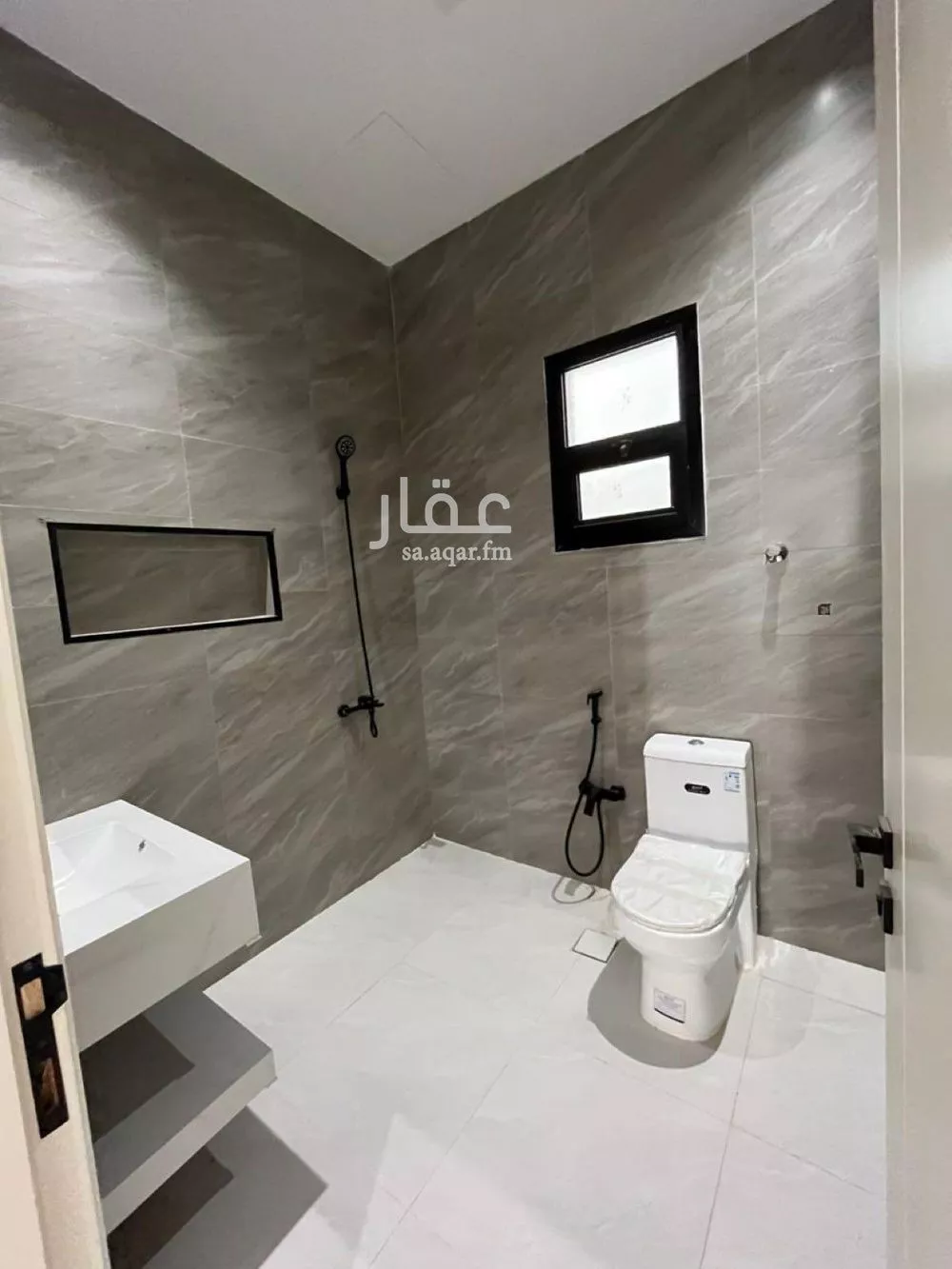 4 bedroom floor in Riyadh 11
