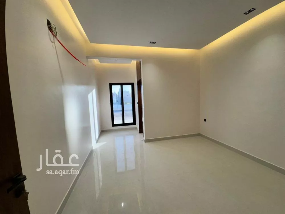 4 bedroom floor in Dirab 5