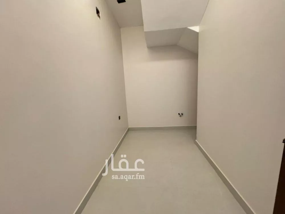 4 bedroom floor in Dirab 8