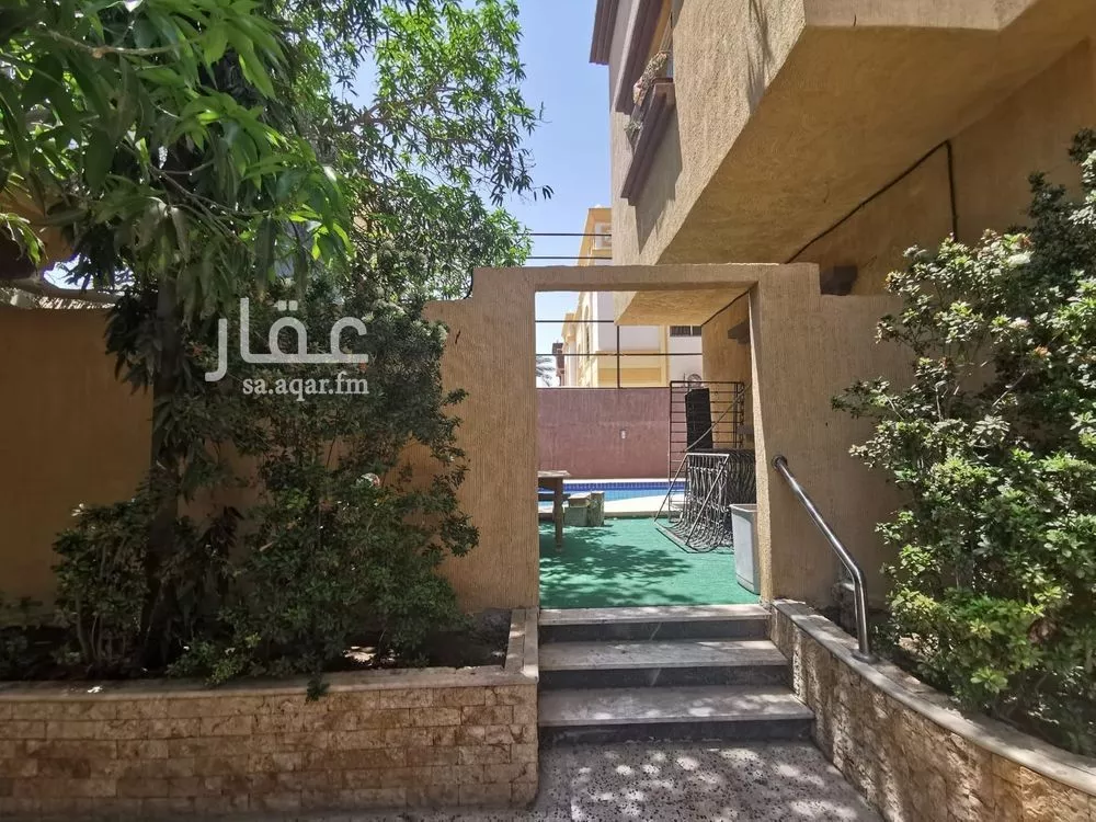 عقار 15 غرف في البساتين، جدة 10