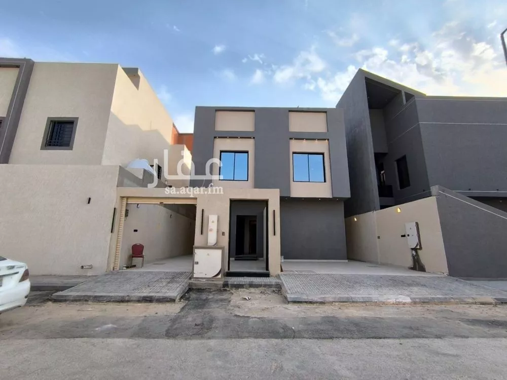 4 bedroom floor in Okaz 11