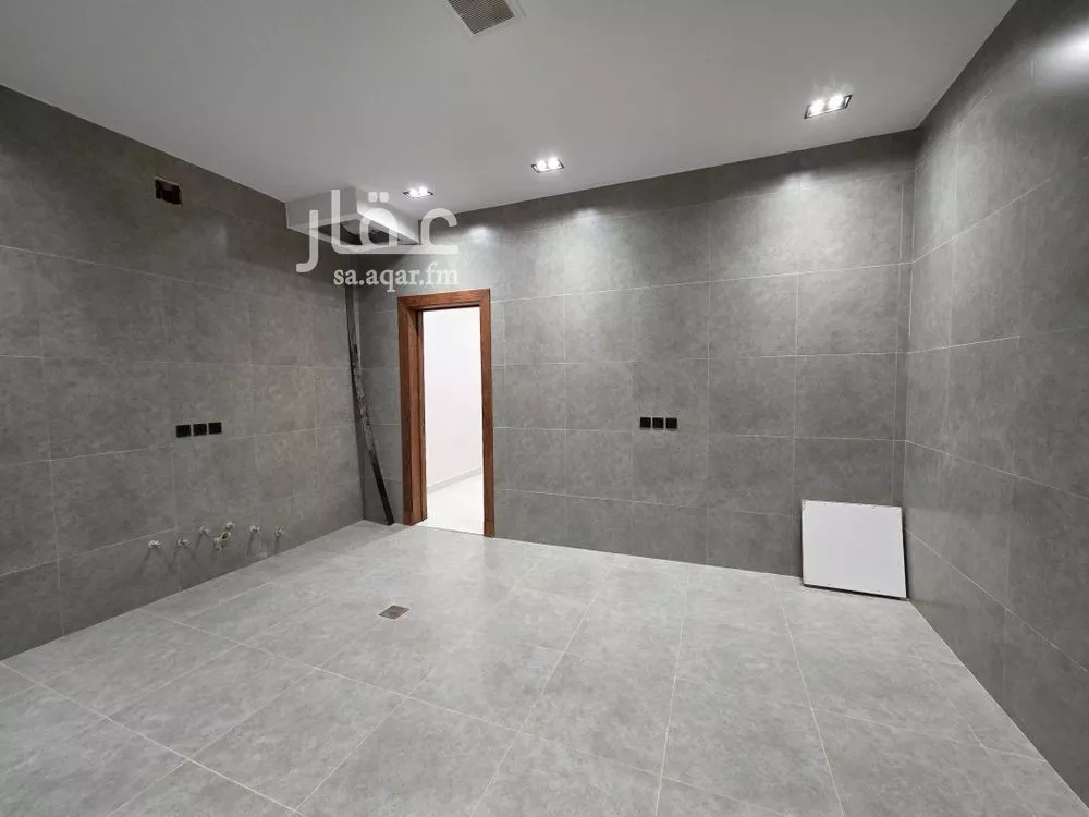 4 bedroom floor in Al Rimal 12