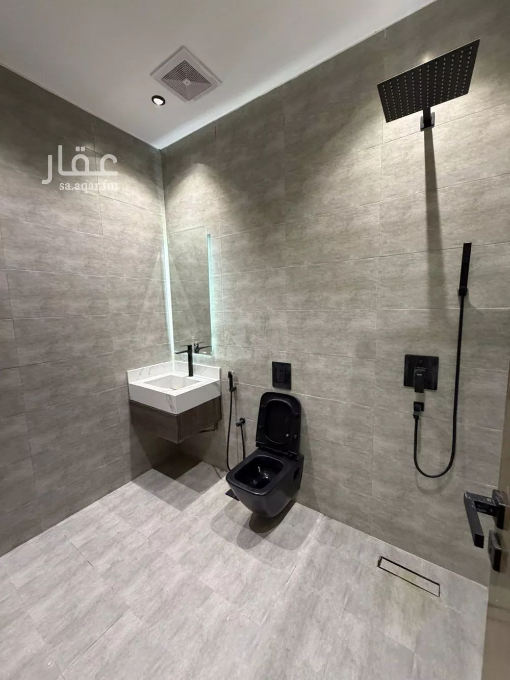 6 bedroom floor in Al Khaleej 10