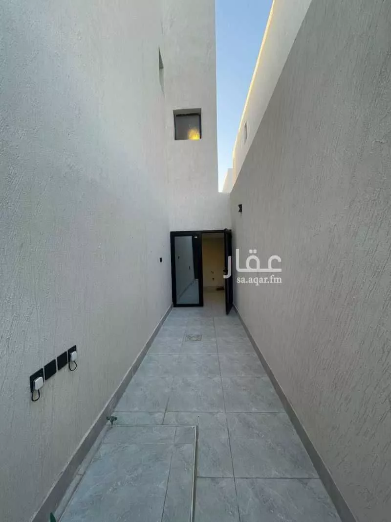3 bedroom floor in Al Janadriyah 12