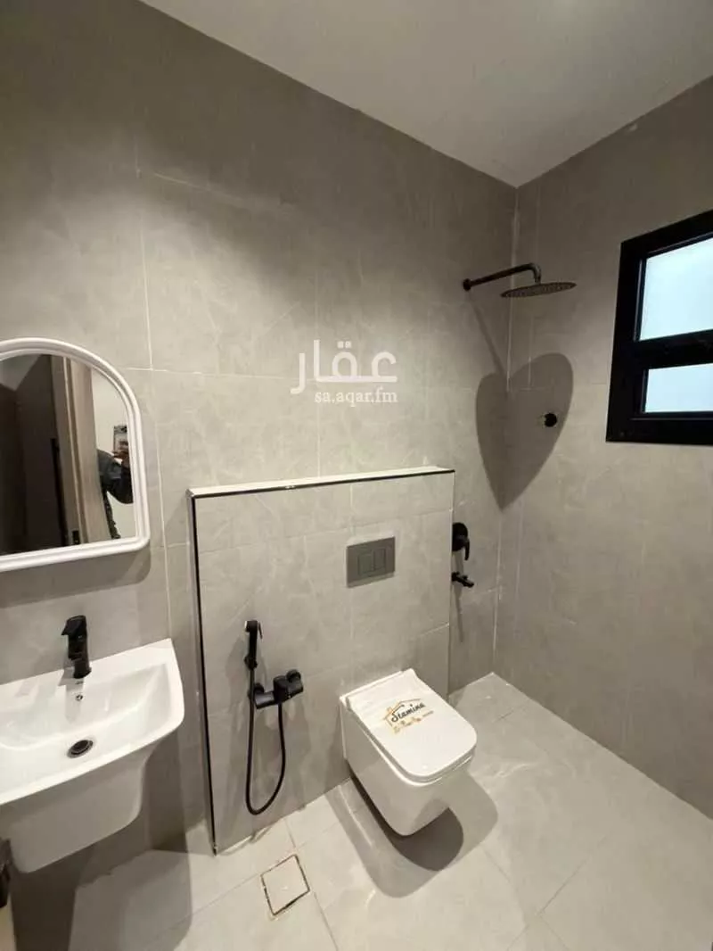 3 bedroom floor in Al Janadriyah 3