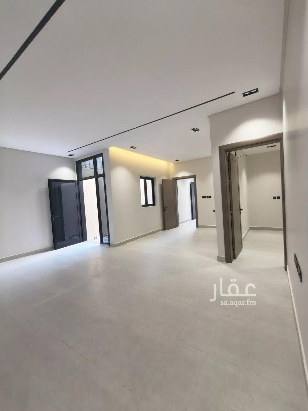 3 bedroom floor in As Suwaidi 7