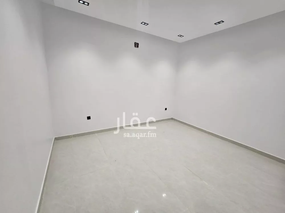 3 bedroom floor in Tuwaiq 7