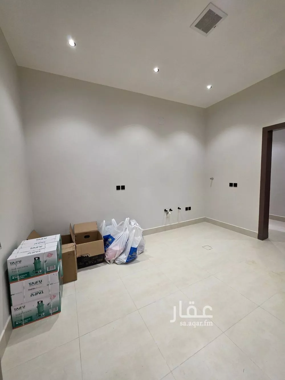 4 bedroom floor in Al Khaleej 10