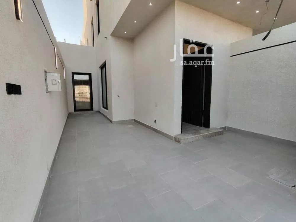 3 bedroom floor in Dirab 8